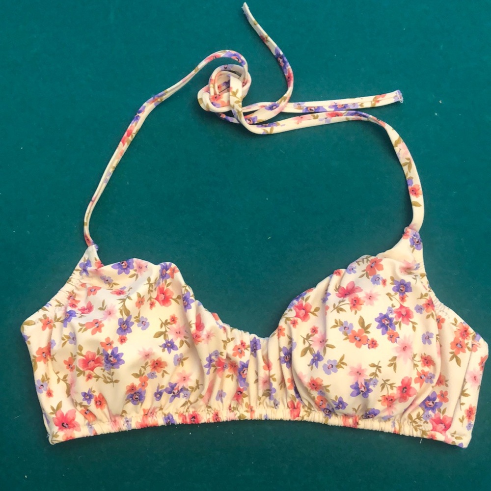 Shade & Shore junior swimsuit top sz. Small